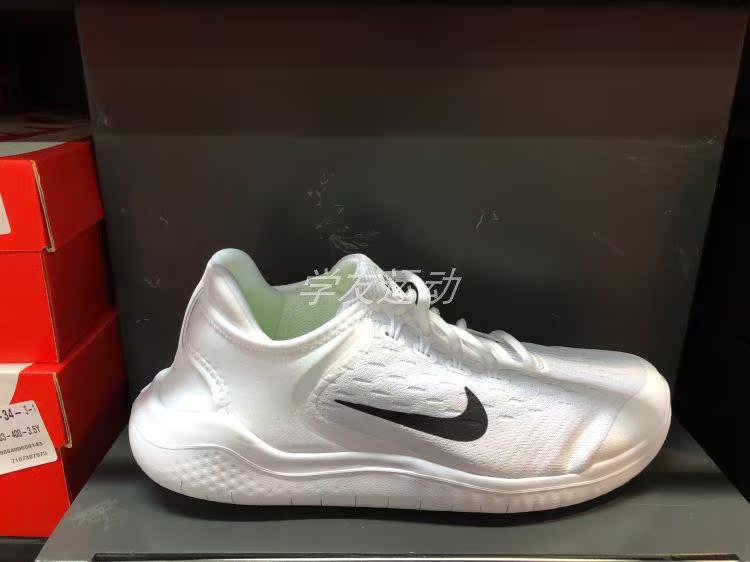 Nike跑步运动鞋