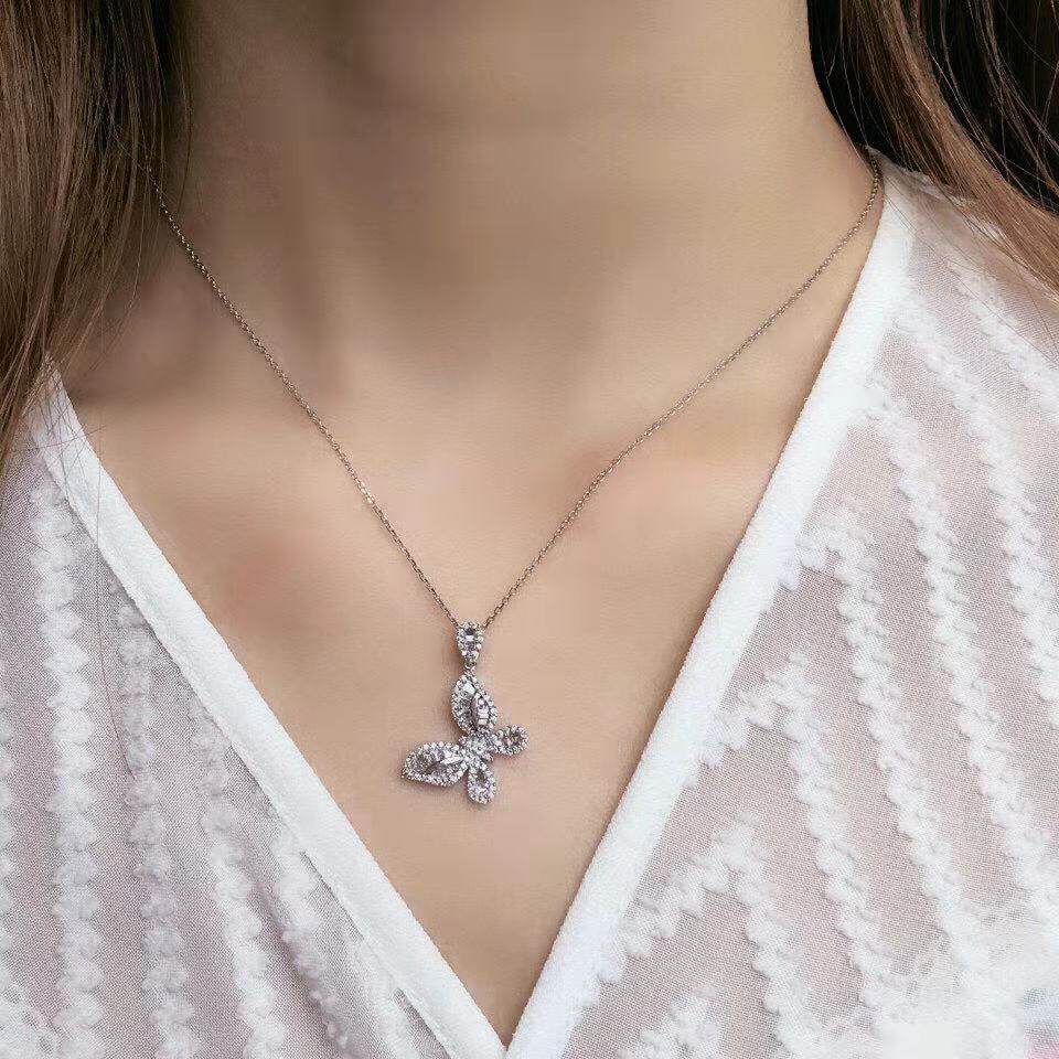 Spot 18k platinum t square diamond ladder side butterfly necklace pendant butterfly love flower round diamond real gold real diamond pendant collarbone chain