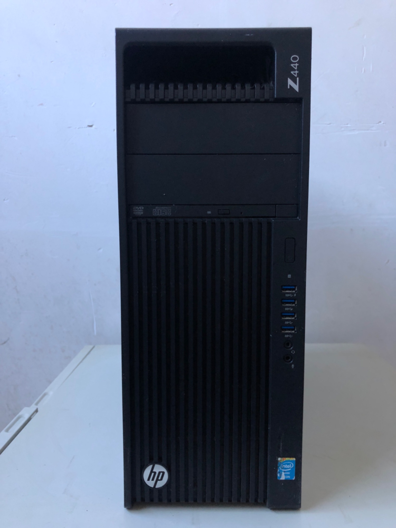 Off-the-shelf workstation HP Z440 supports the CPU V3 quasi-system for E5 2011