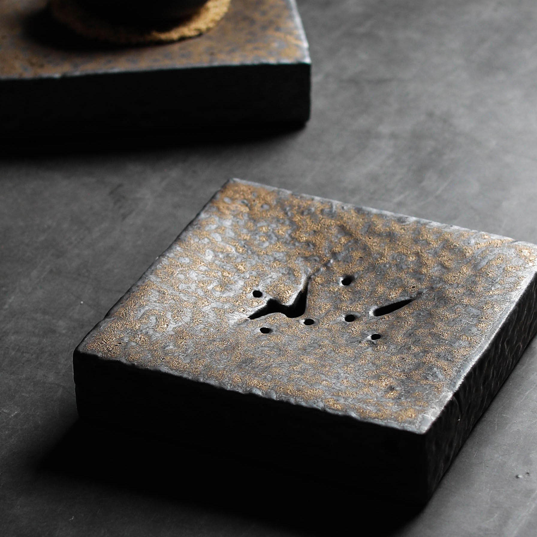 Single qing gold hand-made pots under the ceramic dry-brewed tea table tea mat kung fu tea set small savings water tea tot