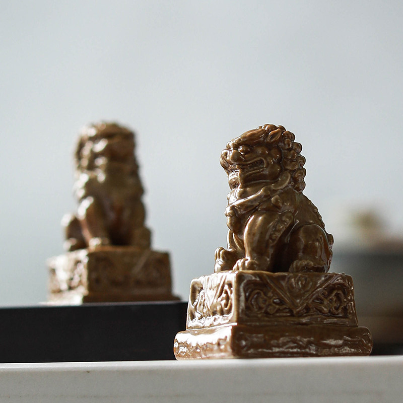 Unique clear handmade lion tea pet tabletop ornaments ceramic fine paper town creative personality kung fu tea accessories can be raised