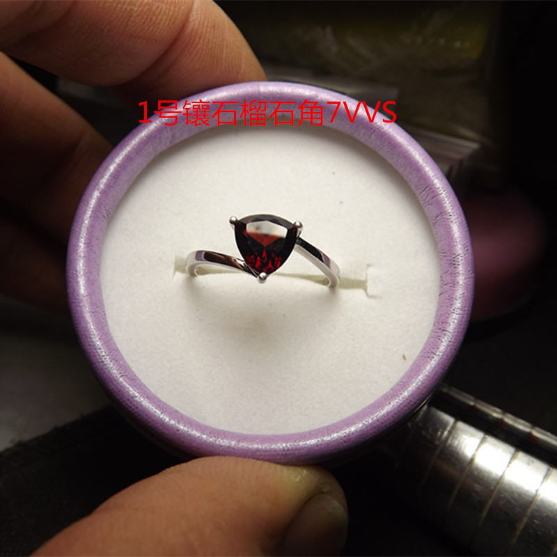 SJ32 925 Silver-encrusted natural garnet corner 7 ring