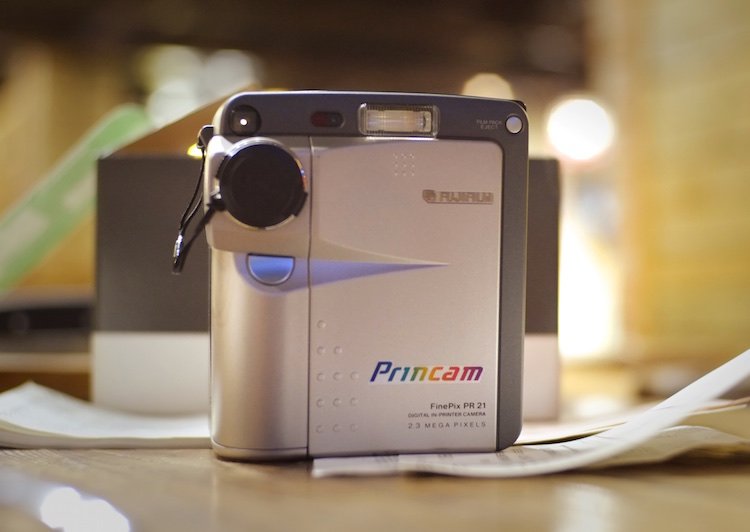 Fuji shot the king PR21 LCD digital display 2.3 megapixel rare box said a lot of paper