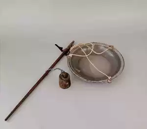 Античный фольклор старый объект старый модный медный шест называется традиционной китайской медициной старая мода ностальгическая коллекция антикварные различные предметы