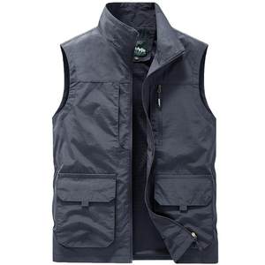 Spring and autumn vest men's outdoor leisure multi -bag workpiece vest loose, large size, stand up and lead Kan horse clip jacket
