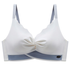 No trace underwear female small breasts gathered in 2021 new explosion -free pair of milk