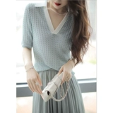 Летняя тонкая трикотажная приталенная футболка, V-образный вырез, коллекция 2023, короткий рукав