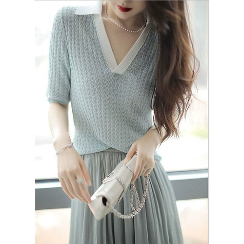 Летняя тонкая трикотажная приталенная футболка, V-образный вырез, коллекция 2023, короткий рукав