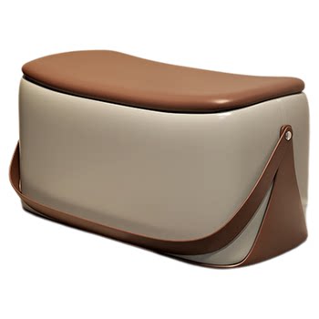 You can sit and wear a shoe cabinet in the door. The bedroom has a long bench at the end of the bed and the door is a shoe stool. The light and luxurious feeling of the home.