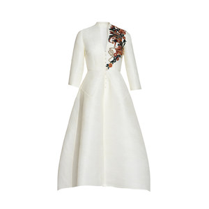 
Thousand Pleated Phoenix QIAOUNCHY Qiao Yunxi Apricot French vertical cut high waist mid-sleeved dress 25 autumn and winter