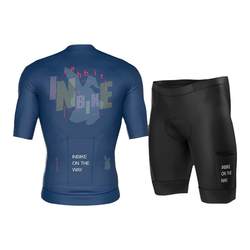 Short-sleeved cycling jersey is sweat-wicking, breathable and quick-drying