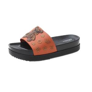 Thick -soled sandy slippers Drag the girl in summer wearing anti -slip and anti -odor bears cute fashion home room and beach shoes