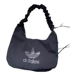 
Adidas ADIDAS Clover Women's New Nylon Crossbody Bag Shoulder Bag Yunduo Bag JP0145