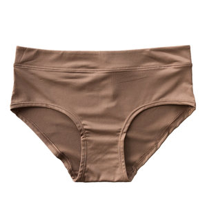 Basic style buttocks wrapped classic color scheme, medium and low waisted triangle pants, comfortable cotton crotch underwear, bottom pants with a tight fit, smooth surface, and quick drying