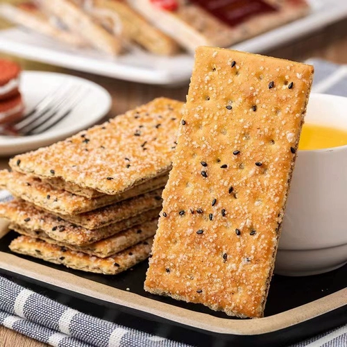 Черное кунжутное хрустящее печенье Тонкое старое старое -все коробки всей коробки 80 -х годов, ностальгические закуски, массовый завтрак Классический здоровье детства