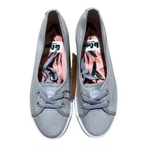 
Export European and American casual canvas shoes for women, size 41, low-top shallow mouth white shoes, comfortable and versatile foreign trade shoes
