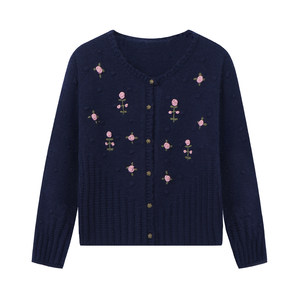 
Even Yiwen [Sea of Roses] Korean Style Gaozhi Autumn and Winter Rose Embroidery Lazy Casual Pullover Sweater