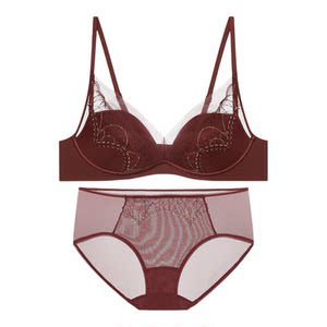 
[Red Product Set] Love the year of your birth year underwear for women with thin big breasts that look smaller/small breasts push-up bra and panties set