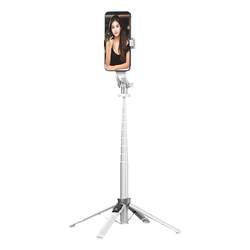 wonew holds a mobile phone holder to take a selfie stick