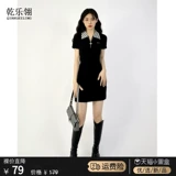 Шахматы, летнее платье с коротким рукавом, приталенная мини-юбка с бантиком, воротник поло, коллекция 2022, с акцентом на бедрах