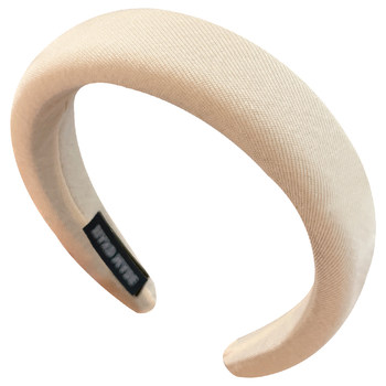 
Only after watching Ruth did I know that hairbands can be worn like this~