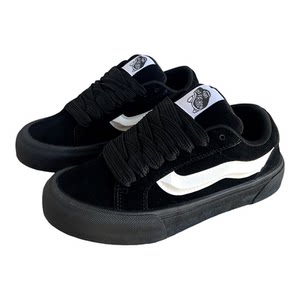 
Black shoes for men, casual sneakers, versatile and height-increasing, winter new couple bread shoes, trendy canvas shoes for women