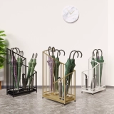 Маленькие зонтичные бочки на основе дома могут повесить дверь, чтобы поставить зонтик артефакт коммерческий гостиничный лобби для творческого зонтика рамки