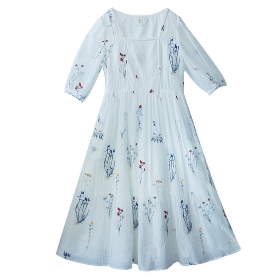 
50% off [Rain Flower Slow] Embroidered Dress for Women in Summer 2025 New Square Collar White Long Skirt High Waist Slim Skirt