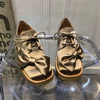 2022 европейской станции весна новая коллекция Шелковая ткань бантики Соединение со шнурками темно рот популярный туфли Обувь Laoff Женская обувь