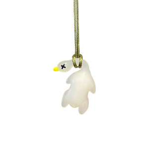 
Genuine color-changing roast duck car rearview mirror pendant will change color when exposed to light UV rays. Interesting creative black technology toys