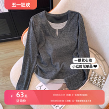 Fake two V-neck shoulder gray long sleeved T-shirts for women in early spring, large size, chubby mm, unique and popular small shirt, irregular top