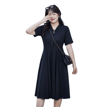 Qi Yan Liman Big Fat MM dress Summer new V -neck leisure versatile waist A -line knitted small black skirt
