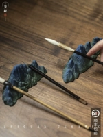 Чтобы наблюдать за ручками кисти, положите тысячи миль в керамическом творческом бумажном городе, ручках и двух ручках