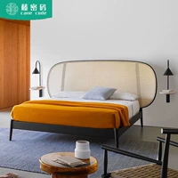 Индивидуальная северная ретро -лоза современная минималистская двуспальная кровать 1,8 метра домашняя спальня домашняя кровать отель сплошной древесина