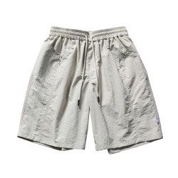 Designed pocket shorts for men, loose and thin