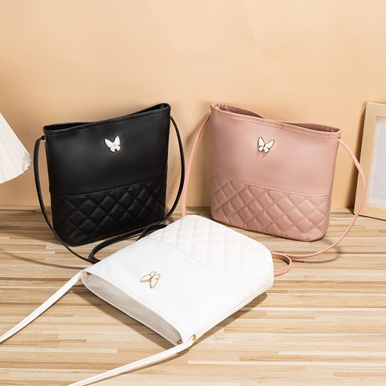 2024 ຄົນອັບເດດ: ໃຫມ່ Casual Butterfly Decorated Diamond Shoulder Bag Commuting Versatile Lightweight Convenient Bag