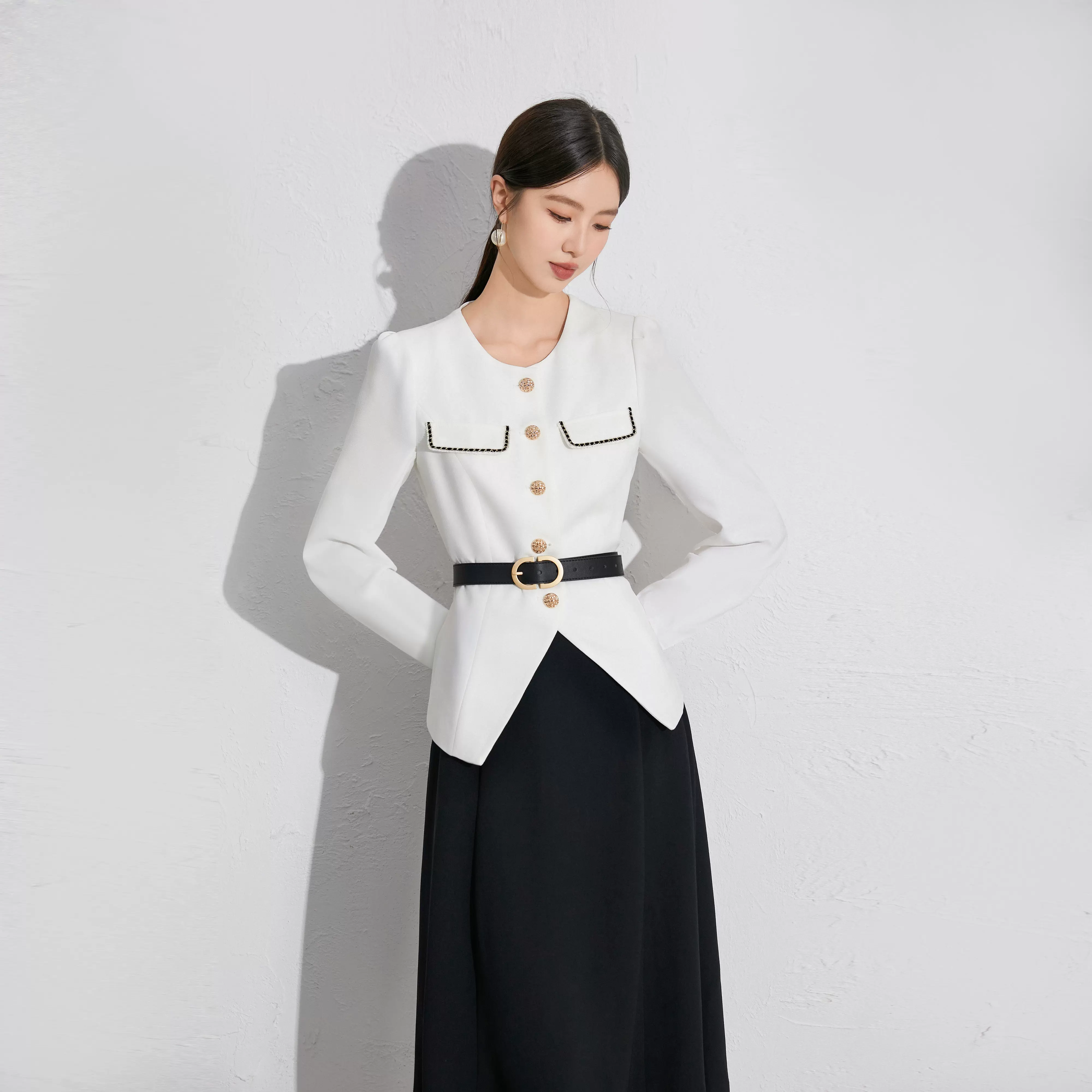 白色小香风主持人上镜西装职业套装秋冬时尚教师精品商务正装套裙