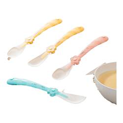 Soft spoon head does not hurt the mouth, specially designed for newborn feeding
