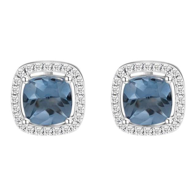 Christmas gifts to give girlfriend 2025