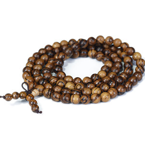 
Vietnamese white sandstorm bracelet 108 rosary beads fragrant wood bracelet women's sweater chain wooden cultural and entertainment street stall Buddhist beads