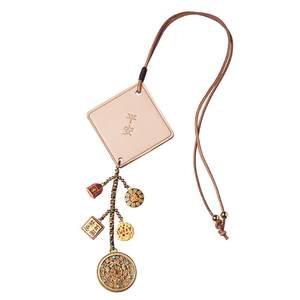 
High-end cowhide sand gold transfer plate car pendant rearview mirror pendant car safe car pendant advanced pendant