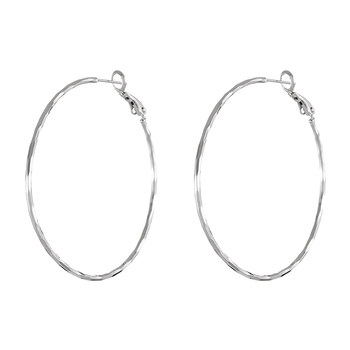 The fine -looking large -circle earrings are super beautiful
