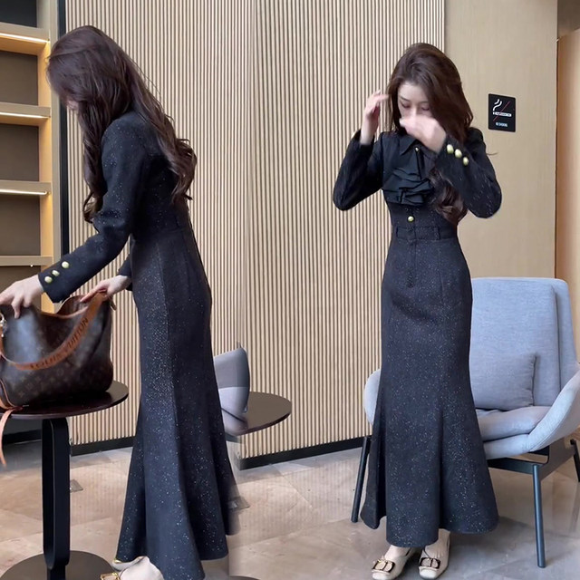 Internet celebrity popular fashion dress for women 2023 winter new style small fragrant style long-sleeved lace-up style slimming long skirt