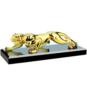 
High-end new zinc alloy Leopard car ornaments, crystal perfume seat, interior decorations for men, safe access