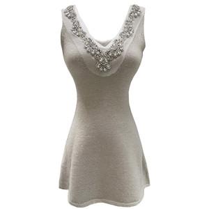 
[Warm and soft daughter] A beauty at first glance, slim waist V-neck A-line arctic velvet knitted rhinestone dress