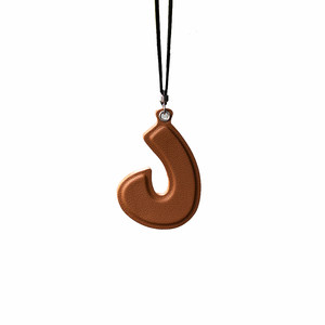 
[Alphabet Secret] Brown leather letter pendant car pendant custom Maillard style simple bag hanging