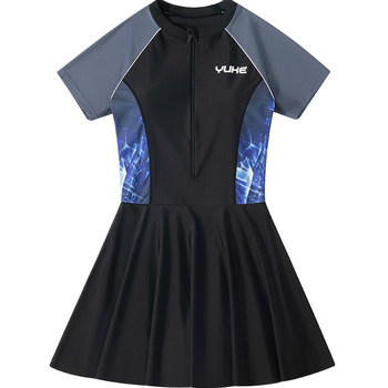 
Swimsuits and ladies' hot springs