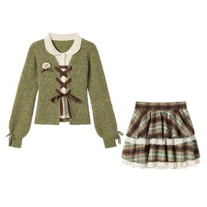 
Fabric Pig Senyu Tangqiao Retro forest-style outfit fake two-piece sweater for women winter sweet green long-sleeved sweater