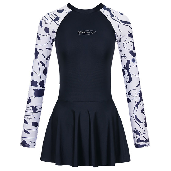 
Women's swimsuit for bathing in hot springs, high-end, beautiful, long-sleeved one-piece for adults, conservative, slimming, sun protection, swimming, 2025 new style