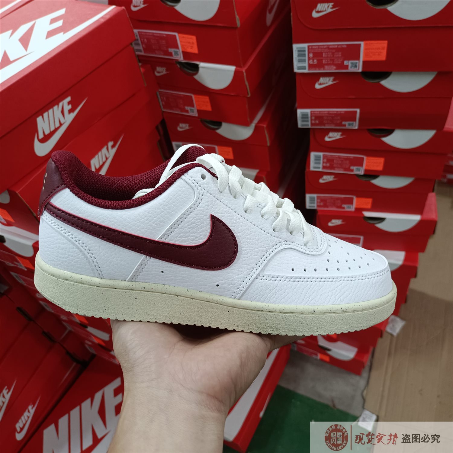 IB4644-261 40.5 NikeͿ˵Ͱ︴˶Ь219Ԫ